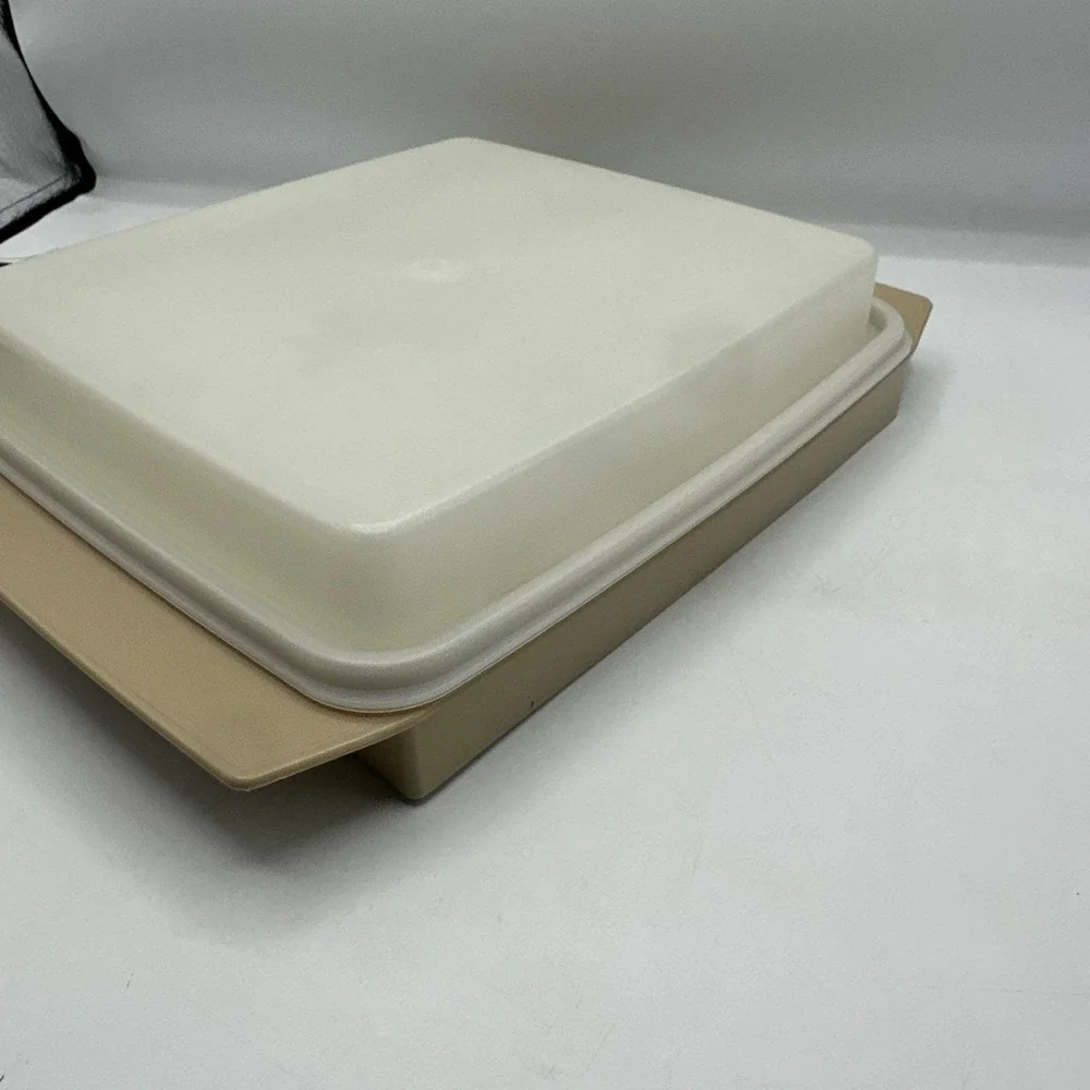 Tupperware 16 Count Deviled Egg Container / Carrier  #723-3 YY1 Vintage